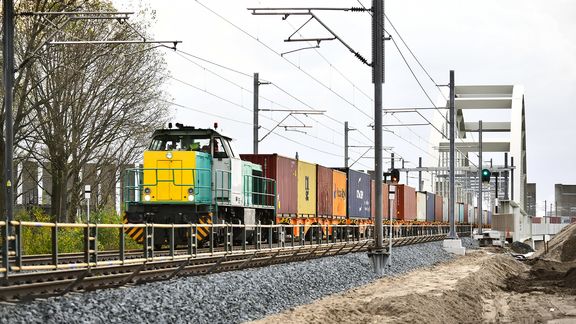 10.000 treinen over Theemswegtracé